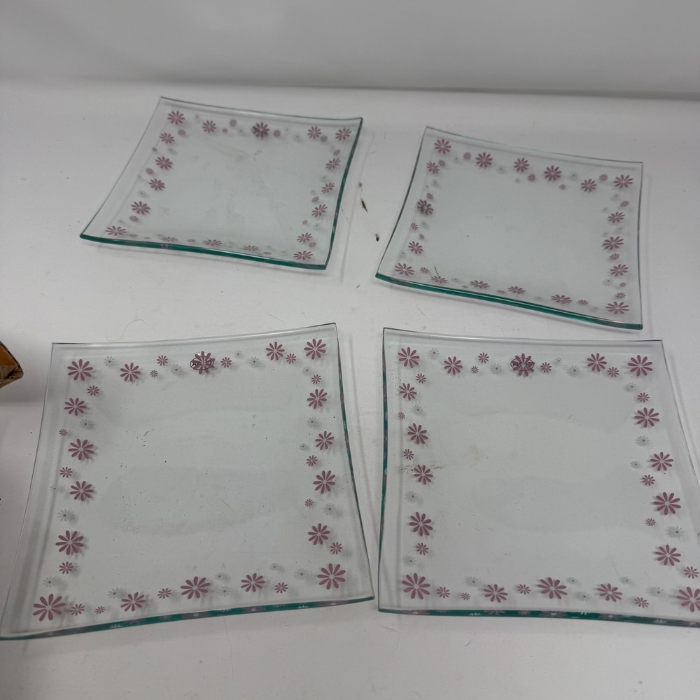 Pampered Chef Daisy Dessert Plates Set of 4 Glass‎ #2818 Pink White Retired